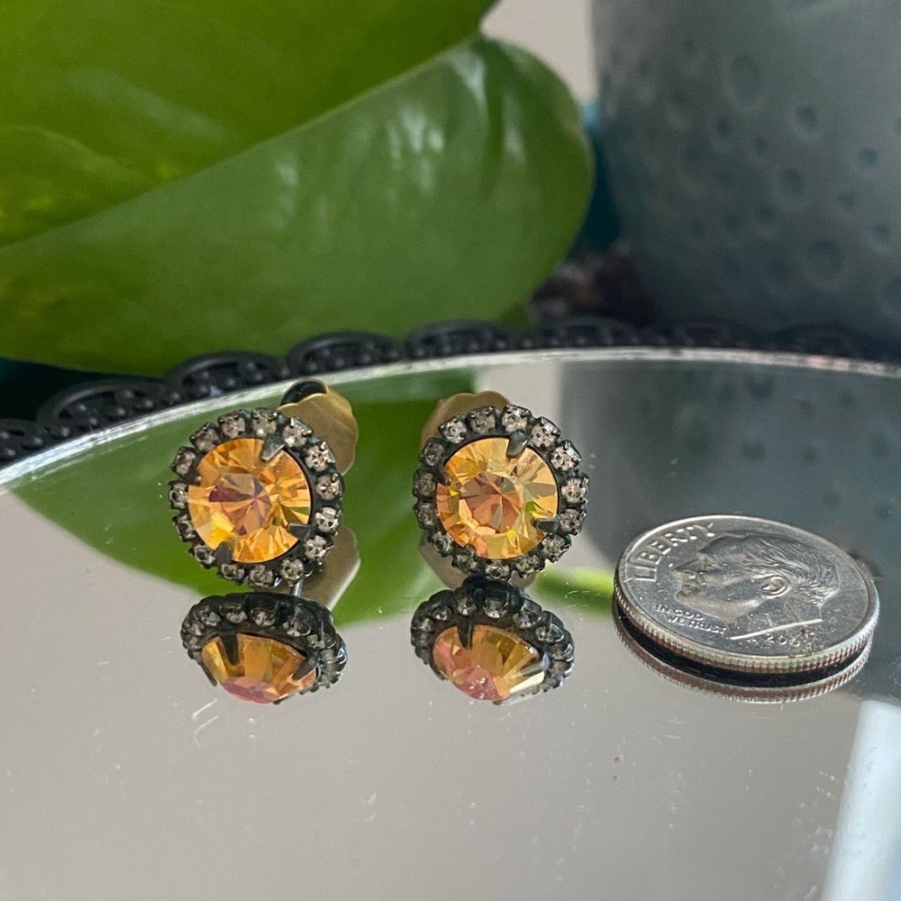 Sorrelli studs in Swarovski crystal